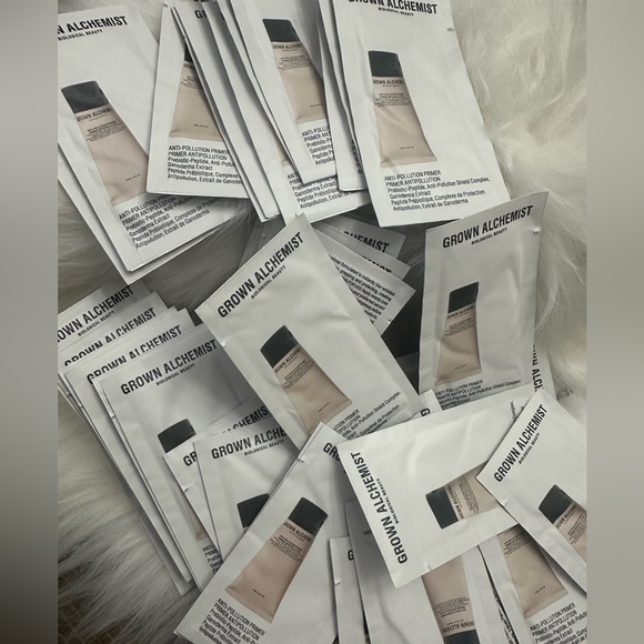 Grown Alchemist Primer | 50 Pre-Portioned 2.0 mL Sachets | Travel Friendly - Picture 3 of 4